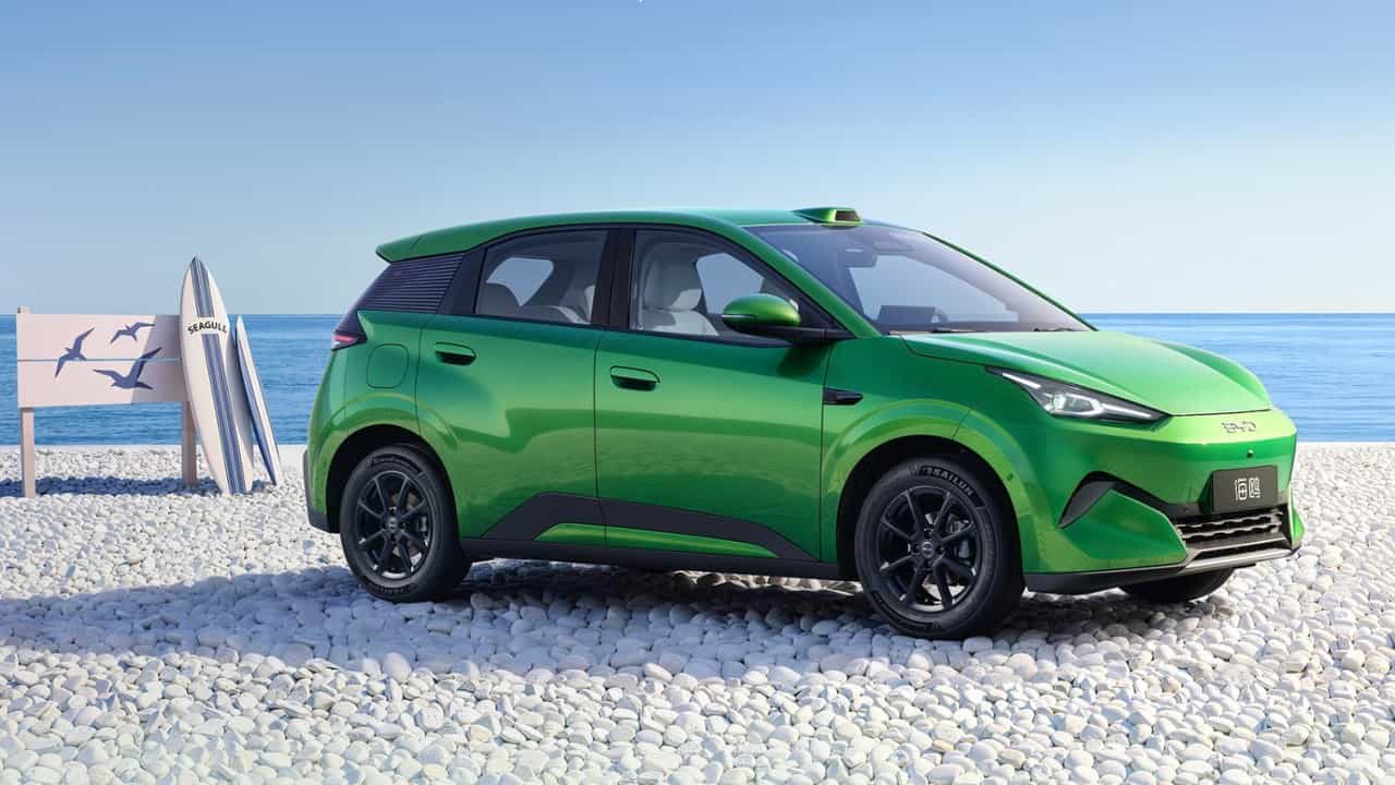 BYD השיקה את הדור השני של הסיגל: גדולה יותר, עם חמישה מושבים, טעינה של 5 דקות ומחיר של פחות מ-10,000 דולר