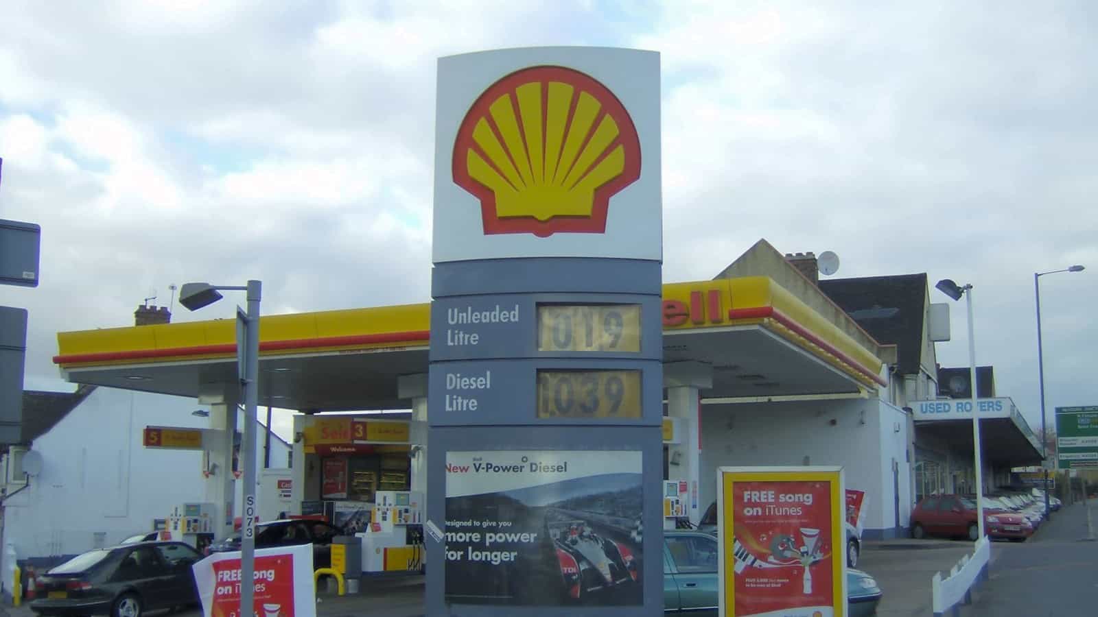 Shell הכפילה את הרווח ל־10.8 מיליארד דולר ברבעון, בזכות מרווחי זיקוק שיא, ותחזיר לבעלי המניות 5 מיליארד דולר