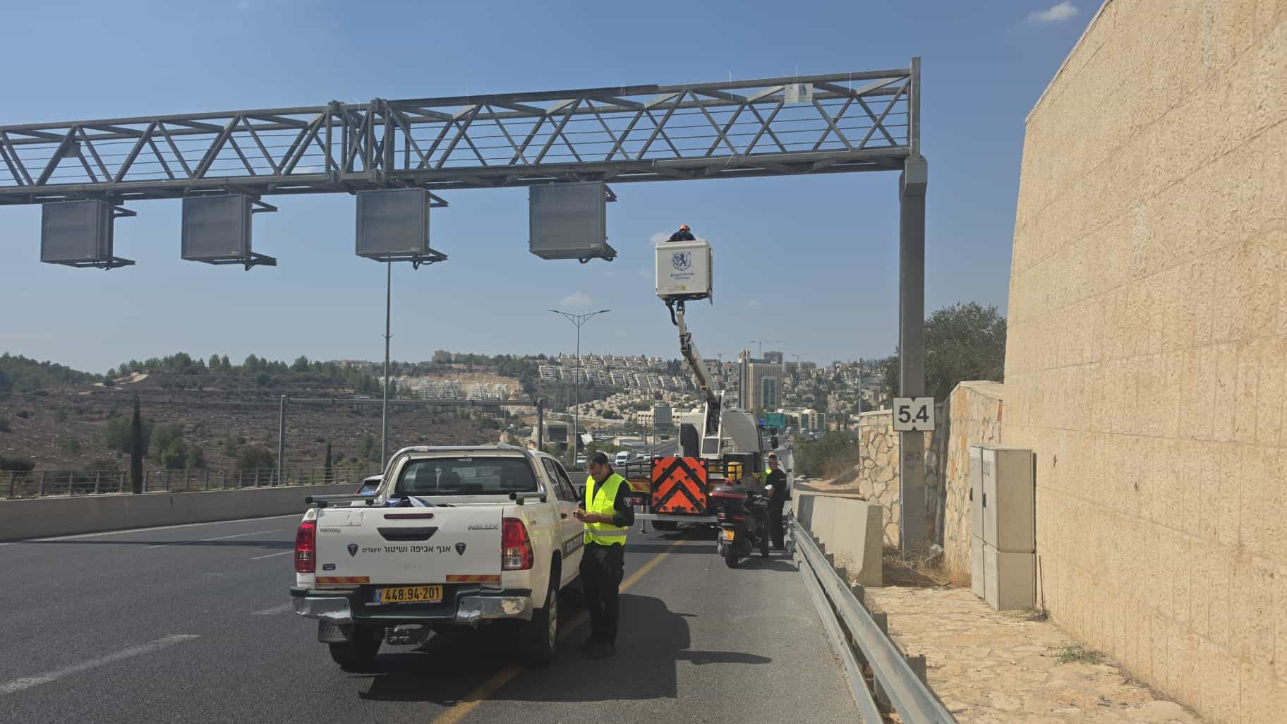 היערכות עיריית ירושלים לקראת הבחירות לכנסת ה־26: הסדרת שילוט הבחירות ואכיפת פרסום בלתי חוקי