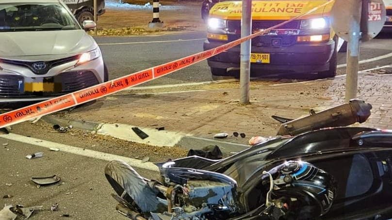 רוכב אופנוע התנגש במעקה בטיחות בקריות - מצבו קשה
