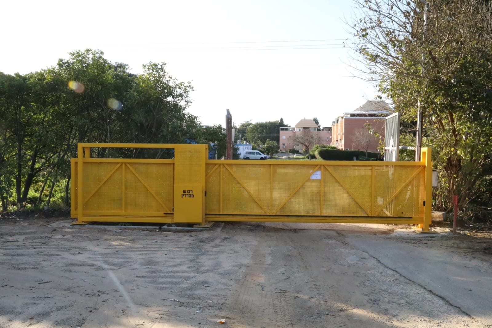שער חשמלי חדש ימנע כניסת גורמים פליליים לשכונת בית אליעזר