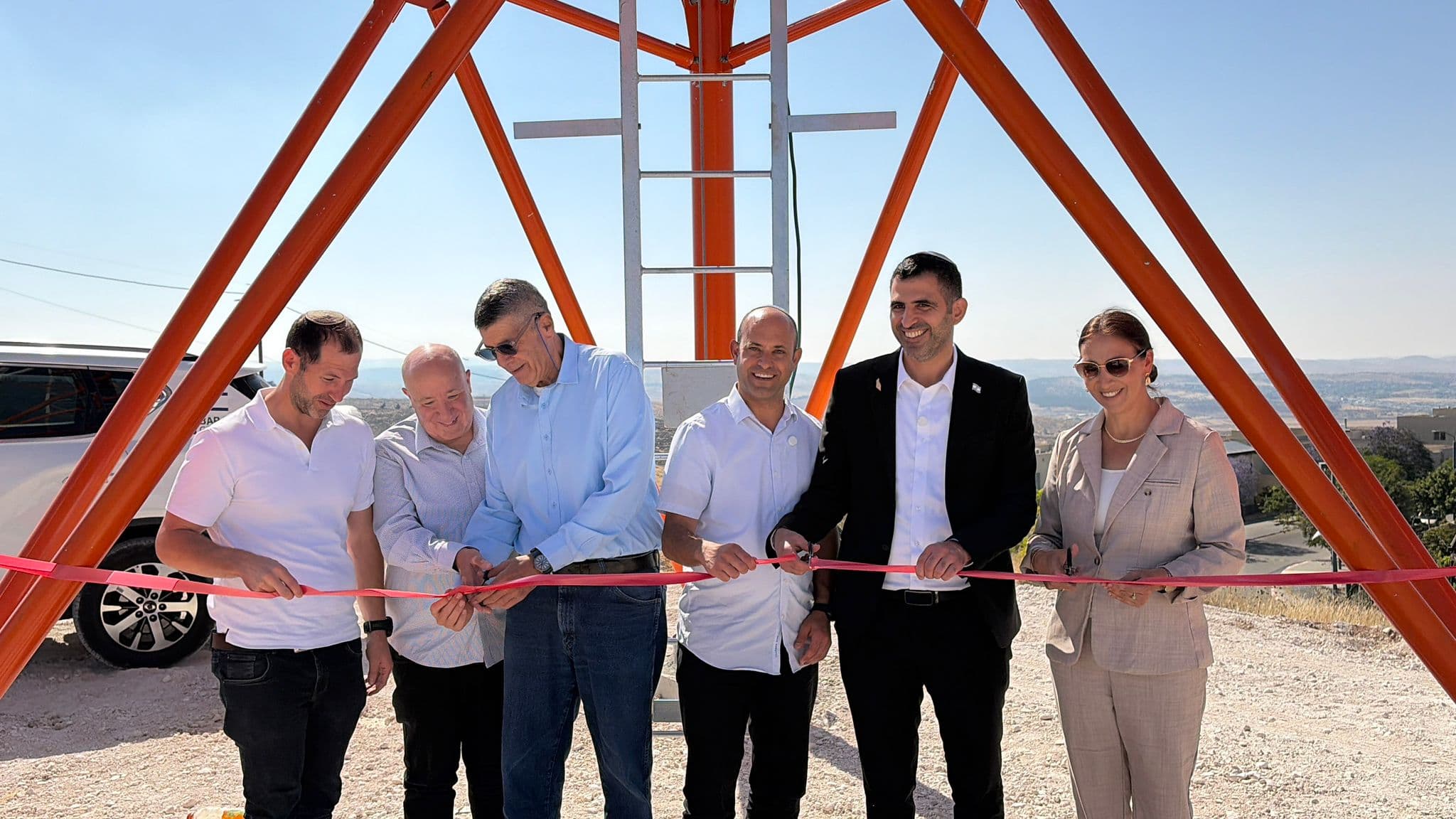 שר התקשורת חנך תשתיות תקשורת מתקדמות במועצת הר חברון