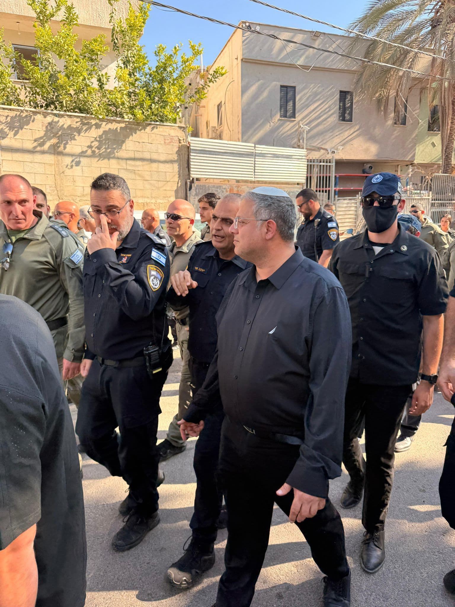 "עברייני צעצוע, יש לי חדשות בשבילכם": השר בן גביר הפתיע בסיור ברמלה