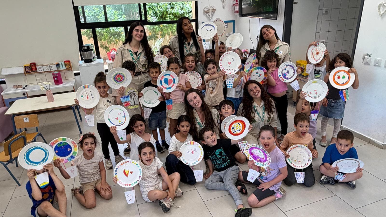 שבוע החינוך ביבנה: בני הנוער הגיעו לגני הילדים