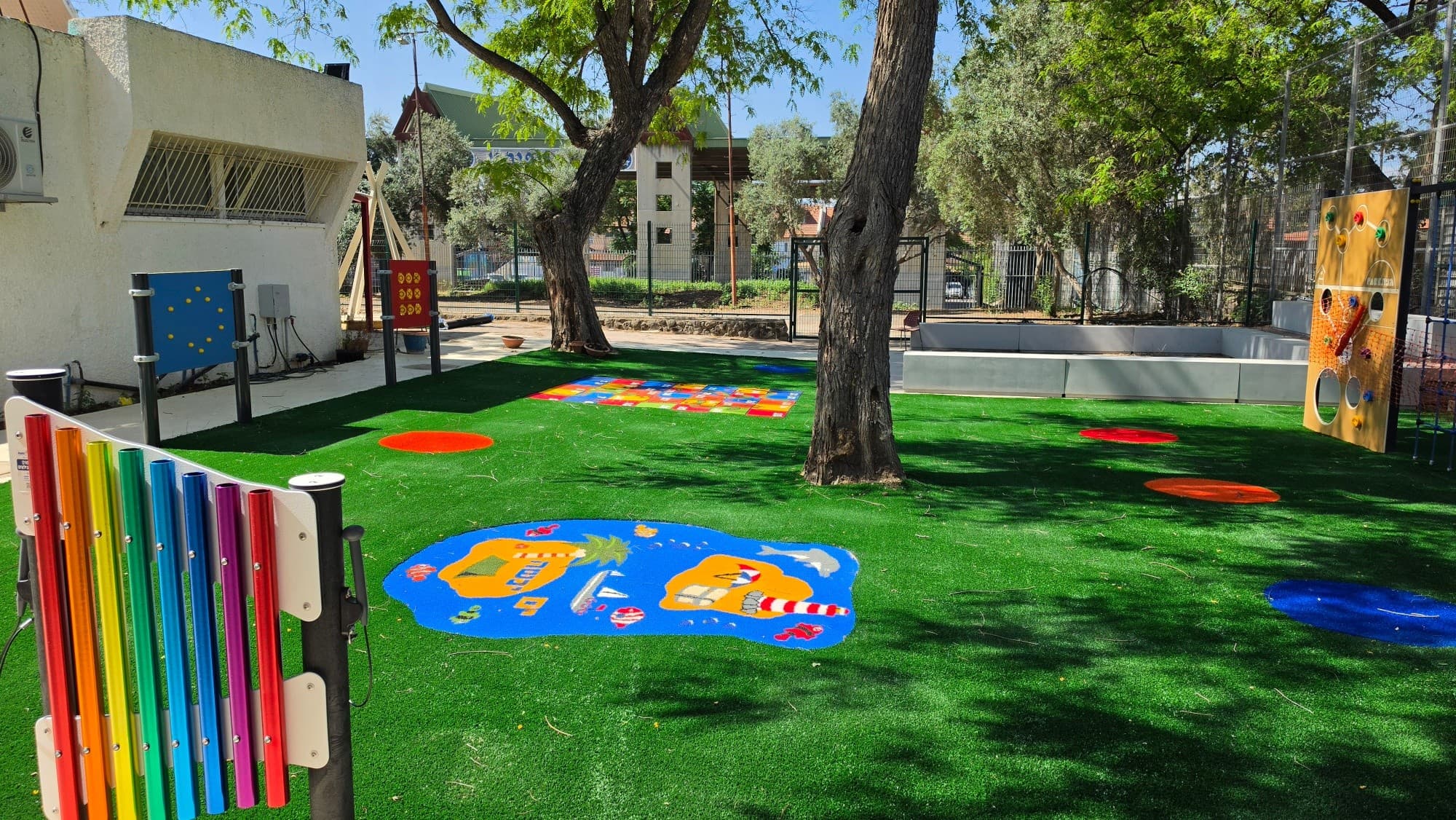 בהשקעה של מאות אלפי שקלים: נחנכה חצר מונגשת בבית הספר לצרכים מיוחדים בקצרין