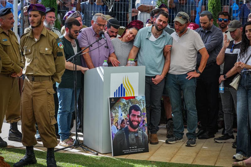"עולם הפוך": דמעות ברחובות בהלווייתו של לוחם גבעתי אהד יערי ז"ל, שנפל בלבנון