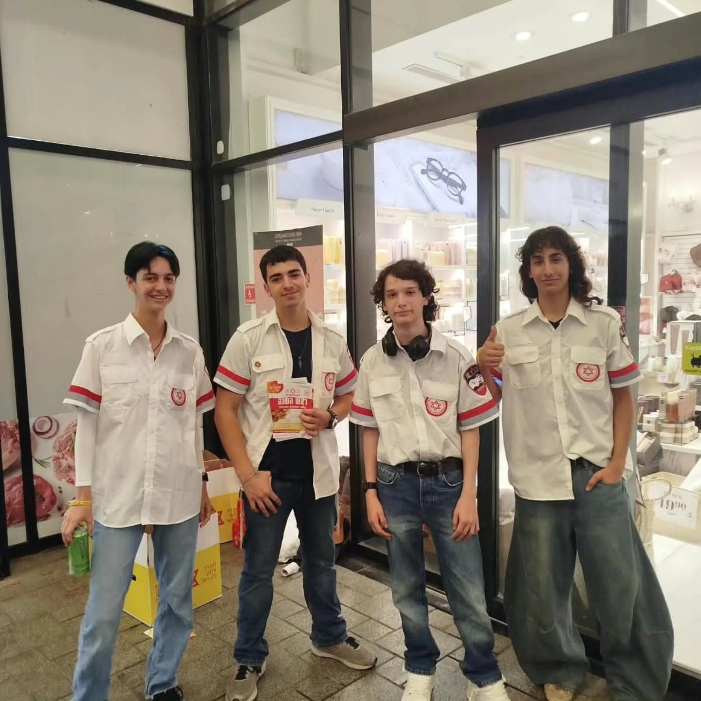 ערבות הדדית באריאל: מתנדבי מד"א והעירייה חילקו סלי מזון למשפחות נזקקות