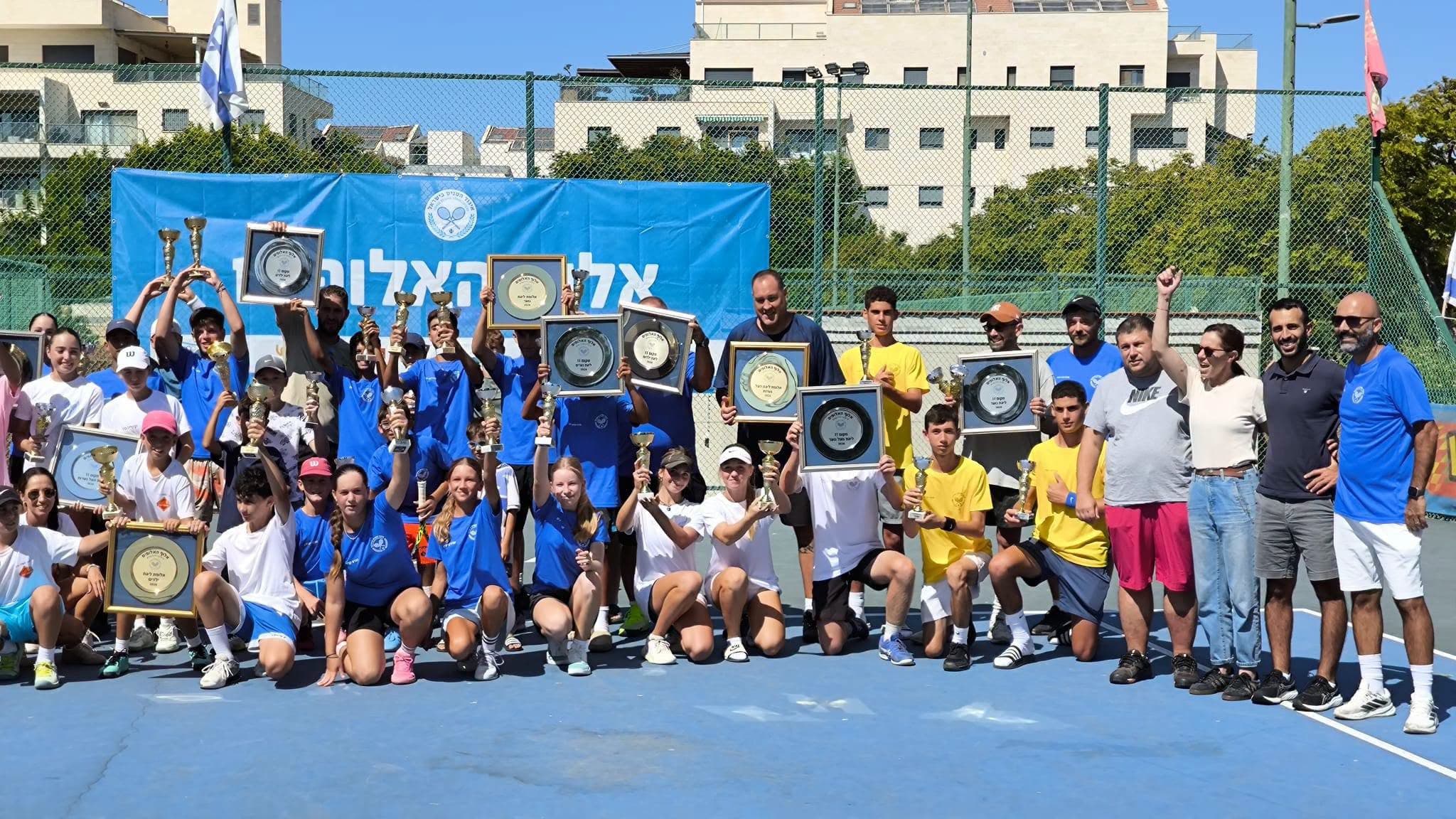 עונה חלומית: קבוצת הנוער בטניס של אליצור יבנה סיימה כסגנית "אלוף האלופים"