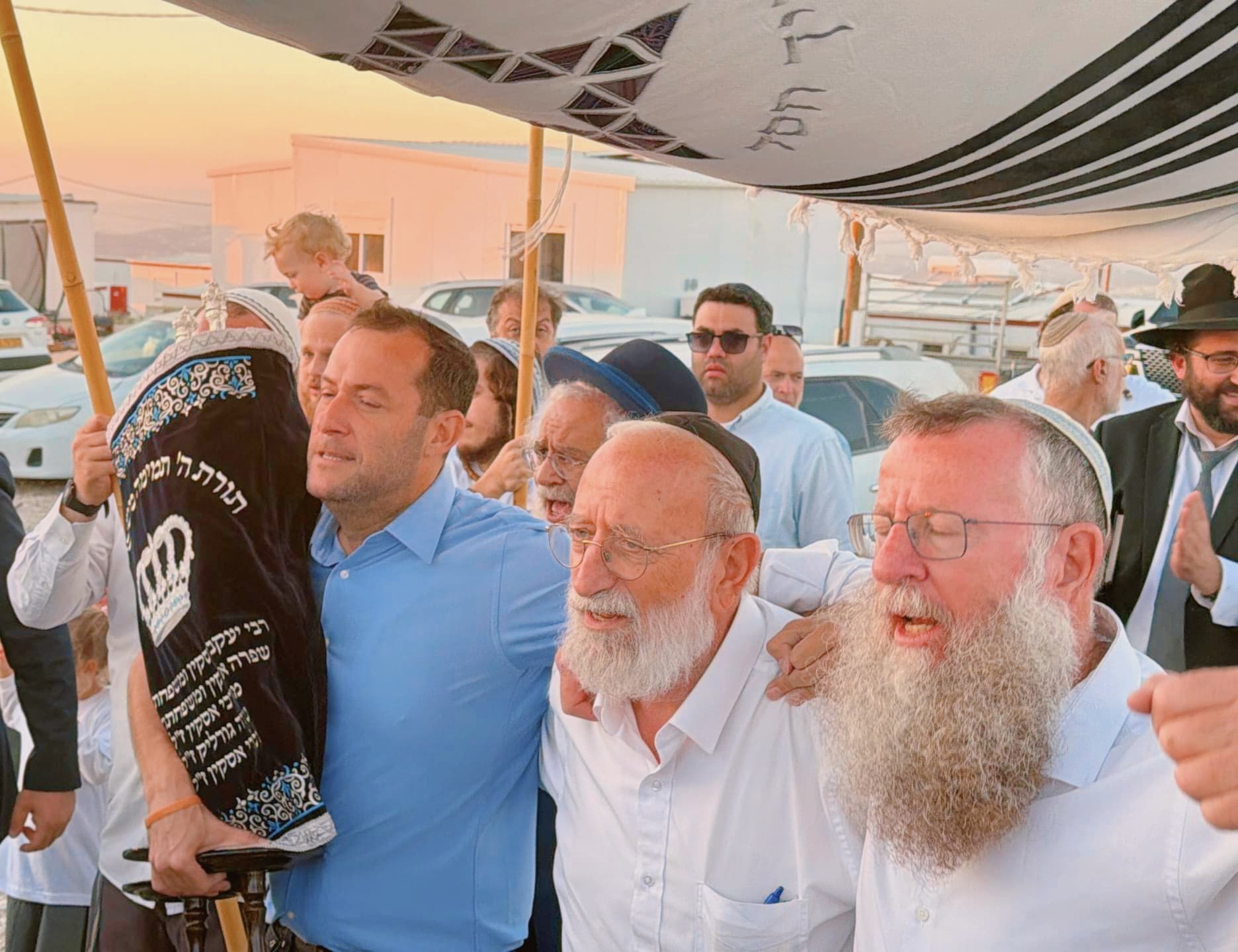21 שנה אחרי הגירוש: מאות חגגו את חנוכת בית הכנסת בחומש | צפו