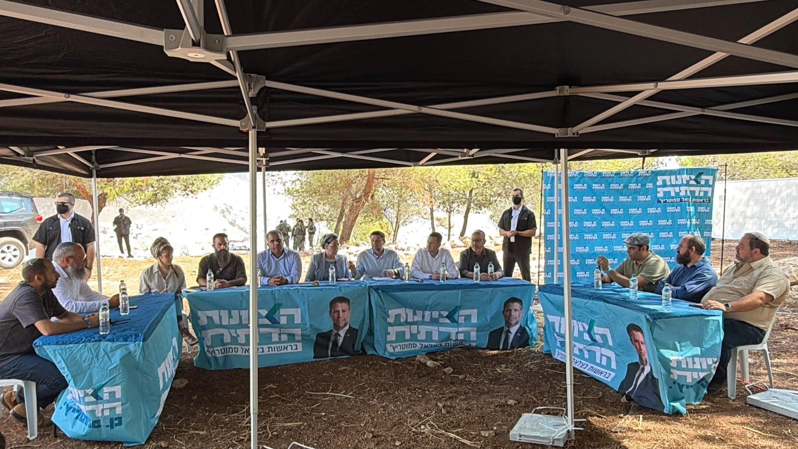 סמוטריץ׳ בישיבת סיעתו במג׳ד אל-כרום: "מאות שוטרים מאבטחים אותנו, זה אובדן המשילות בגליל" | צפו