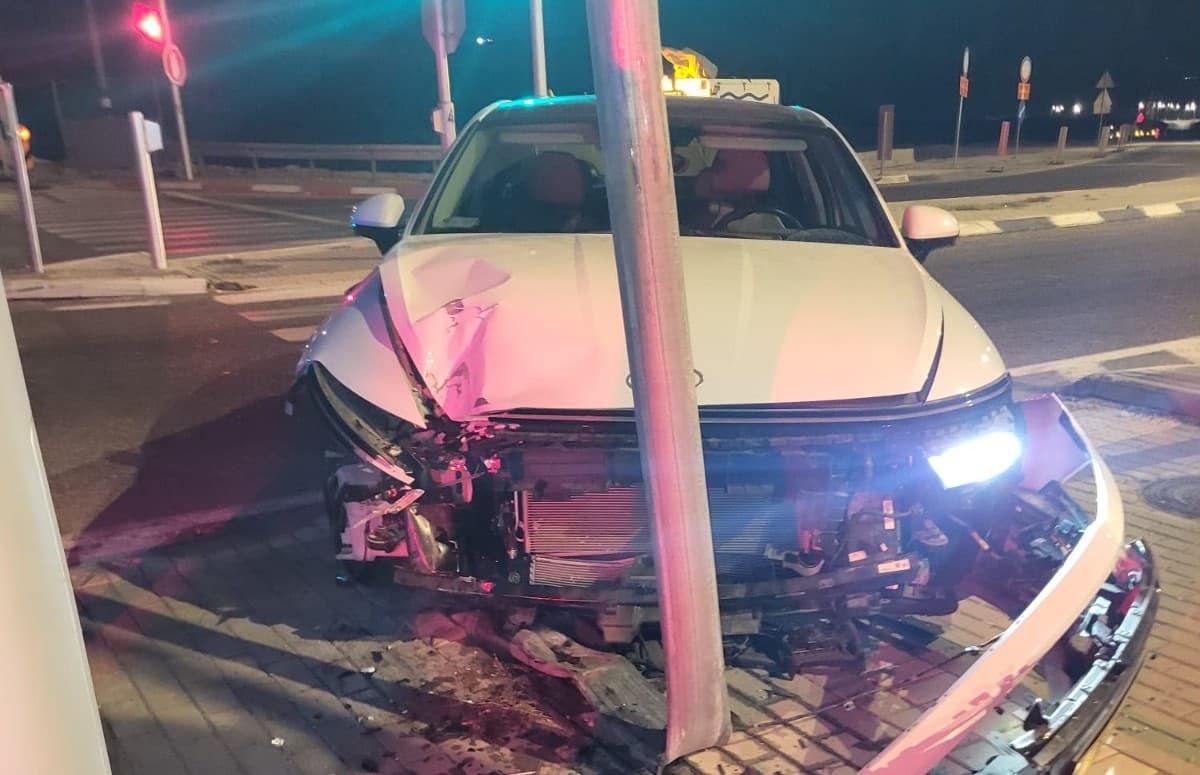 במהירות 200 קמ"ש: שב"ח בן 17 גנב רכב בירושלים וניסה לנגח ניידת משטרה