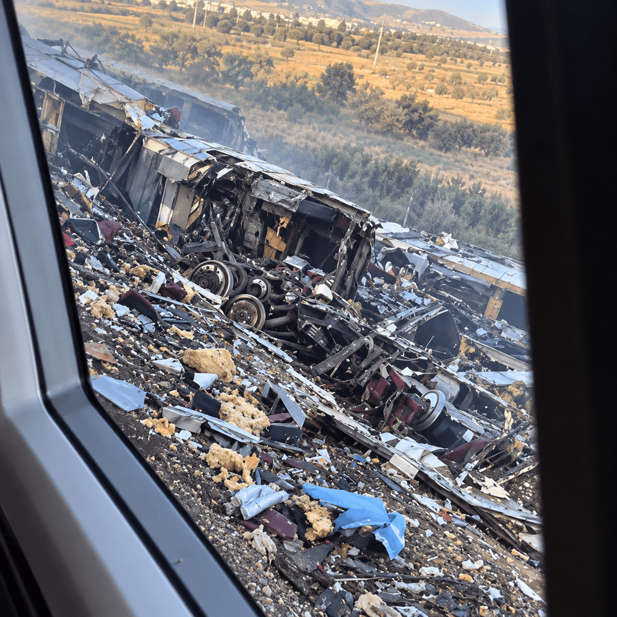 לפחות 46 הרוגים ועשרות פצועים: שתי רכבות מהירות התנגשו בספרד | צפו
