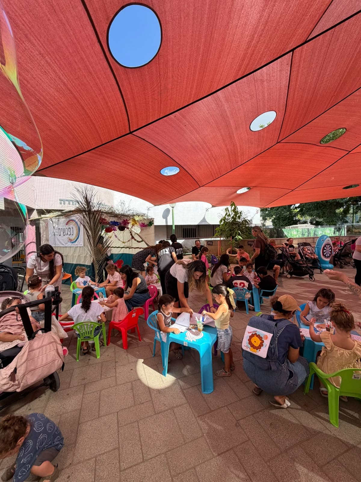ארבעה ימים של חגיגה: מאות חגגו בסוכה הקהילתית באור יהודה