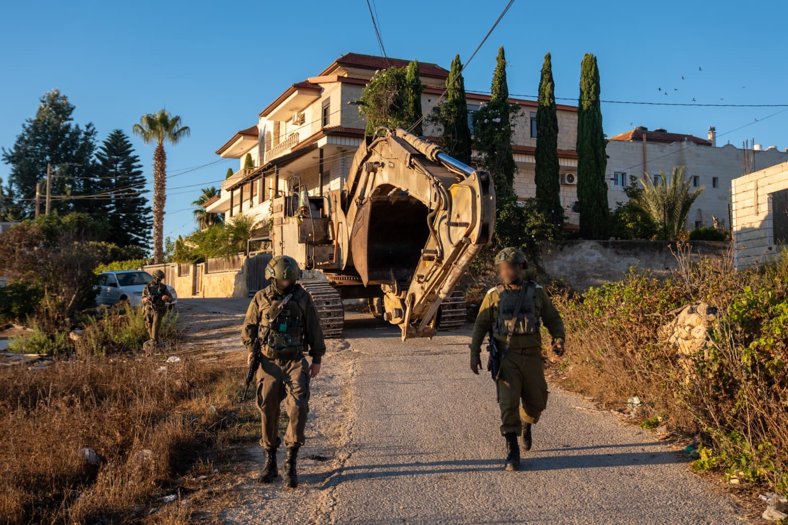 כוחותינו הרסו את בית המחבל שרצח את נתנאל שקרון ז"ל ופתחו במבצע רחב ביו"ש | צפו
