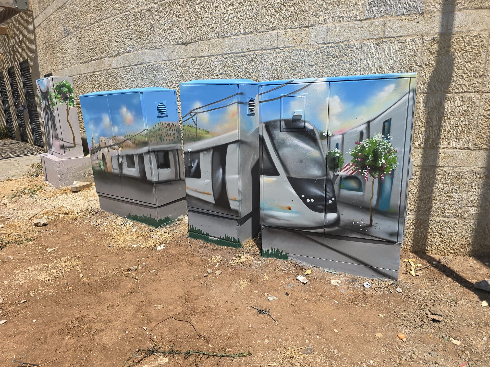 ירושלים צובעת את המרחב הציבורי: ארונות החשמל והמים הופכים ליצירות אמנות
