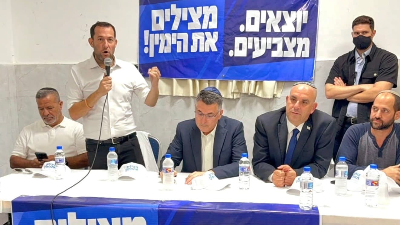 בניסיון להוציא מצביעים לקלפיות: מאות מתנדבים מהשומרון עוברים מדלת לדלת בלוד | צפו