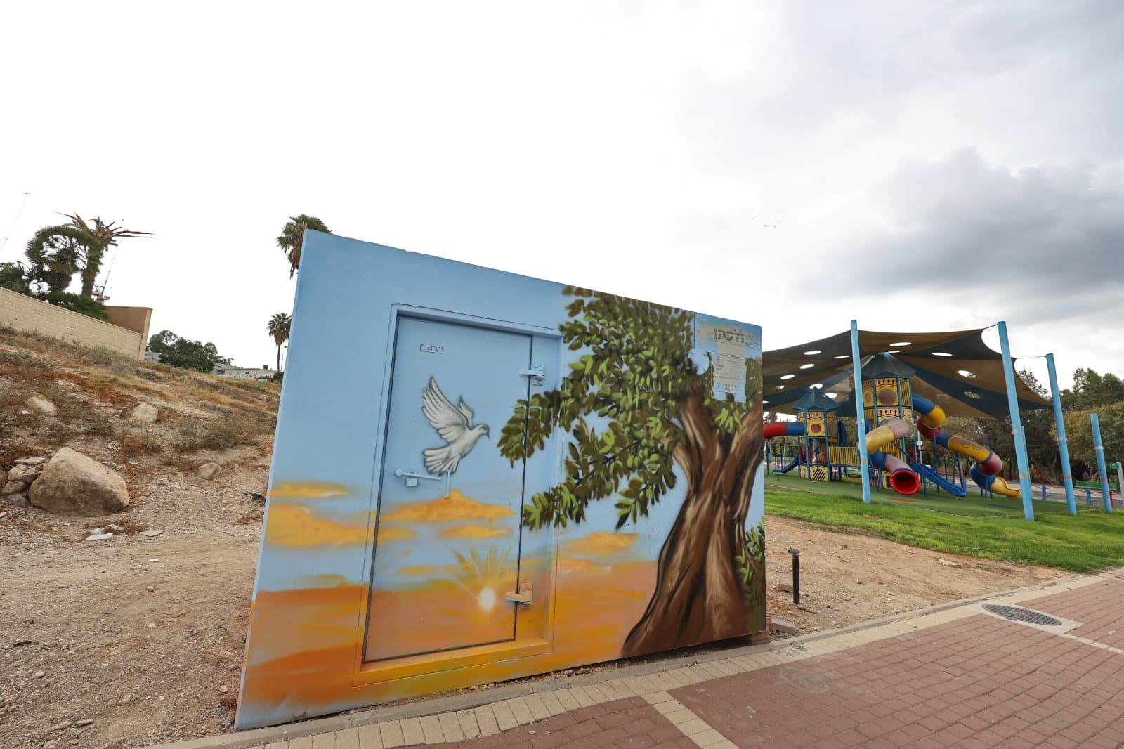 המיגוניות בבית שמש מקבלות צבע וציורי גרפיטי
