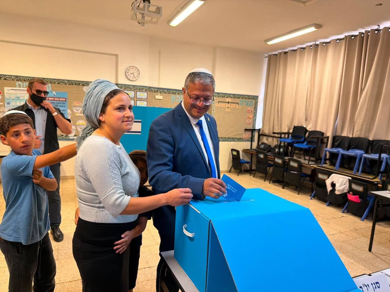 בן גביר הצביע עם משפחתו בקריית ארבע: ״נהיה הסמן הימני בממשלת נתניהו״