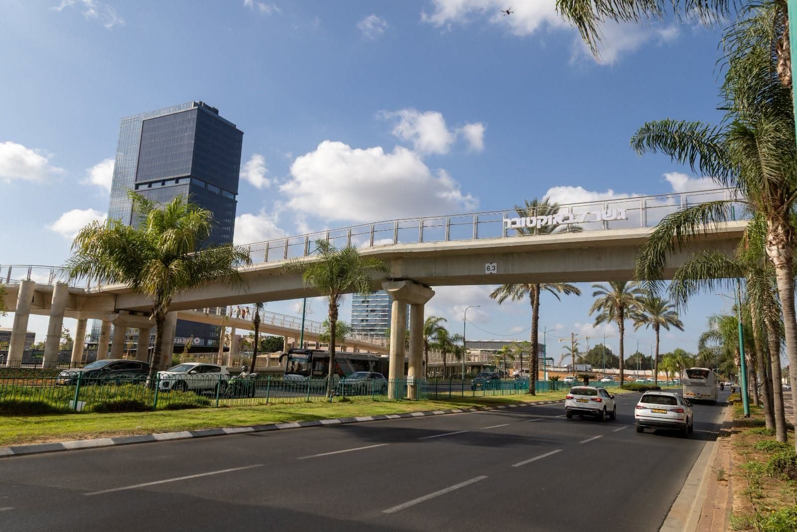 טקסים, צעדה ומפגשים אישיים: פתח תקווה מציינת שלוש שנים לאירועי השבעה באוקטובר