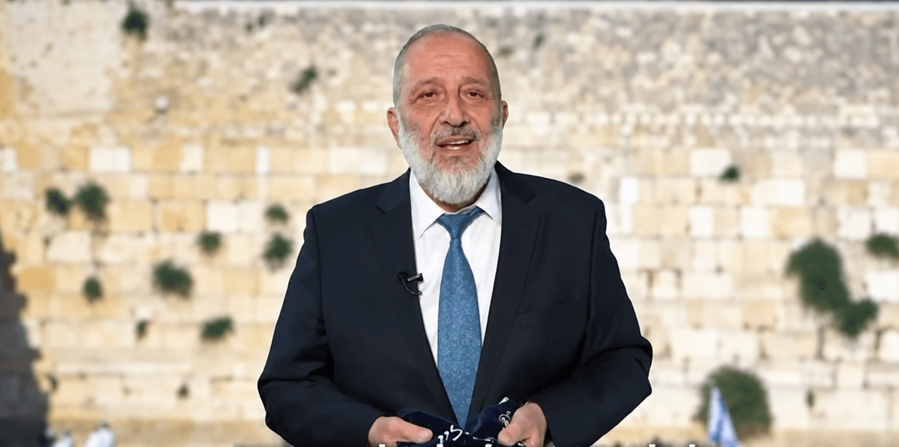 דרעי מתחייב: תפילין וטלית במתנה לכל ילד בגיל 13 - ומקום תפילה בבתי הספר | צפו