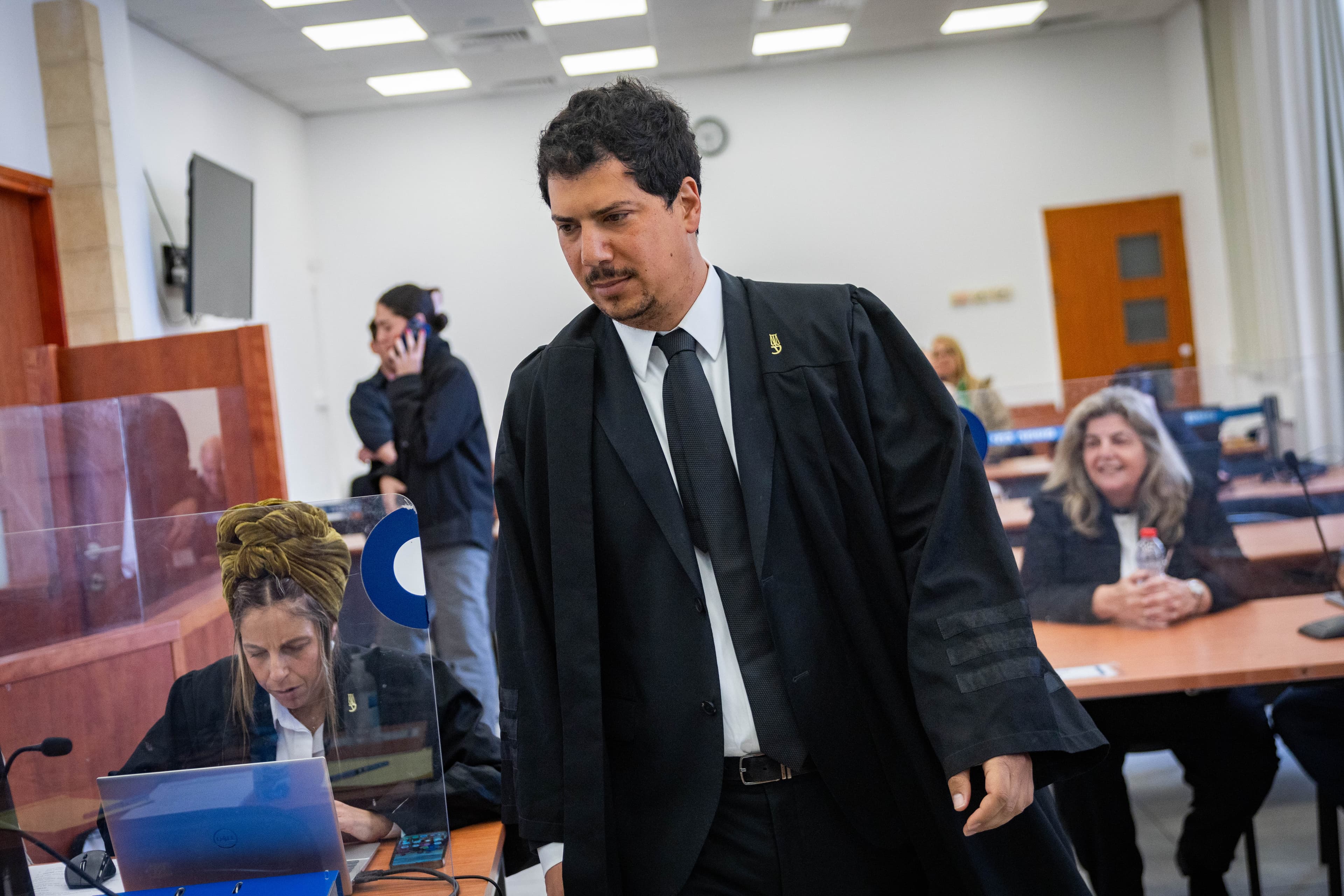 עו"ד חדד: החוקרים פעלו בניגוד להנחיותיך - מנדלבליט: "נכון"