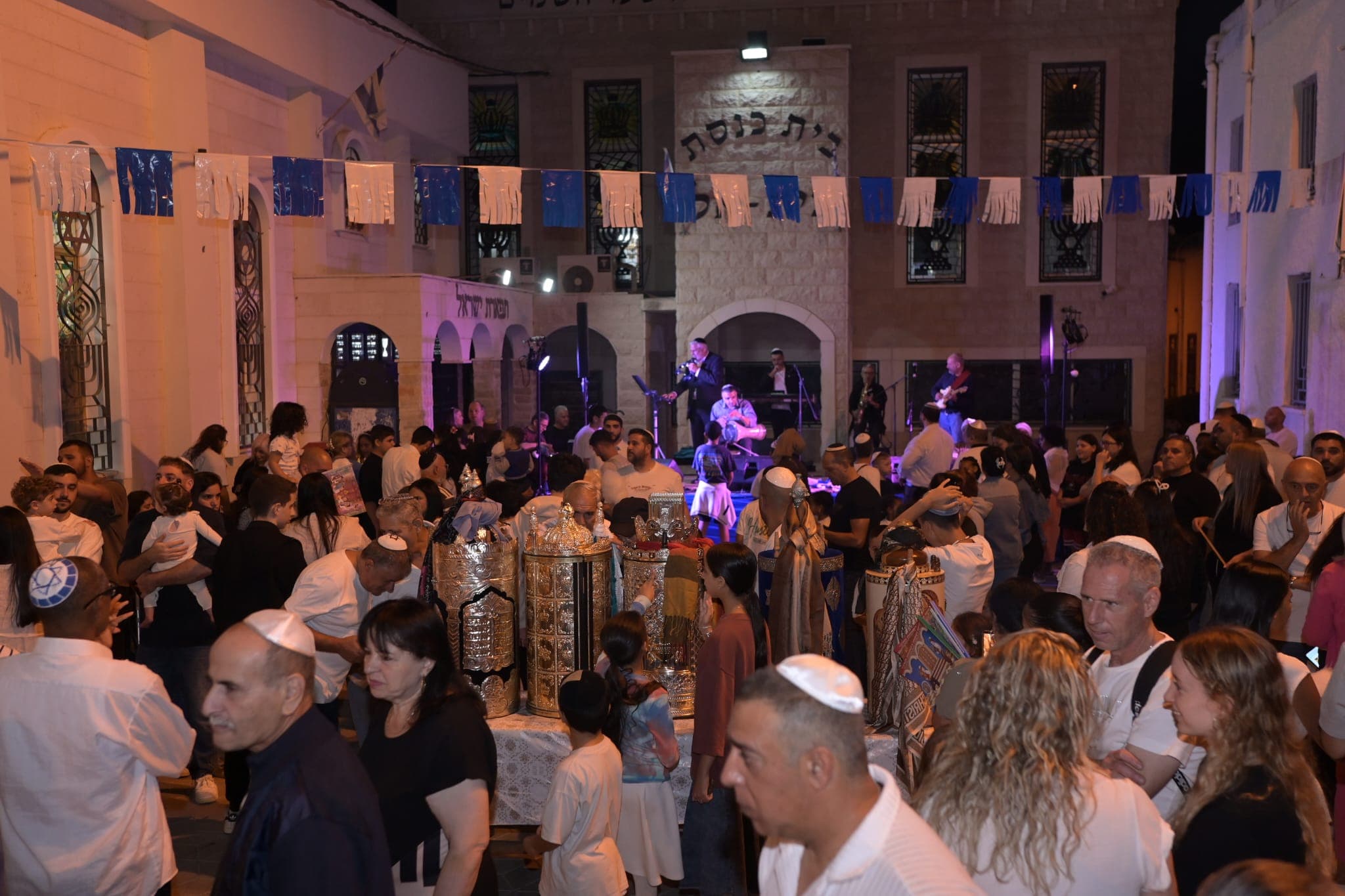 חגיגות שמחת תורה והקפות שניות יתקיימו ברחבי קרית אתא במוצאי שבת