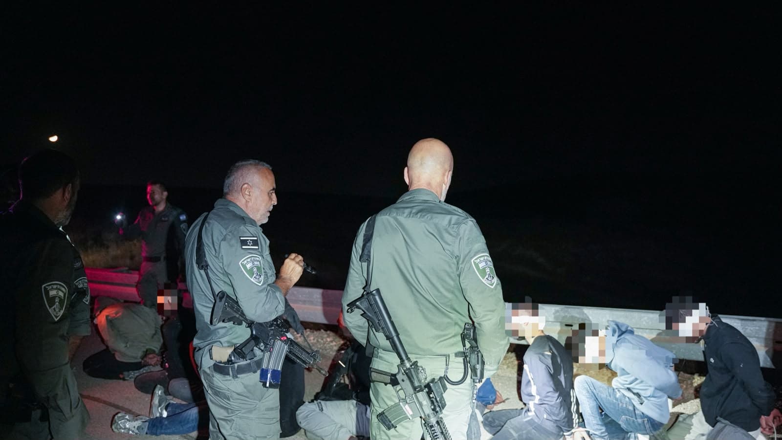 חצו את קו התפר וניסו להימלט: 13 שב״חים ושני חשודים בהסעתם נעצרו | צפו