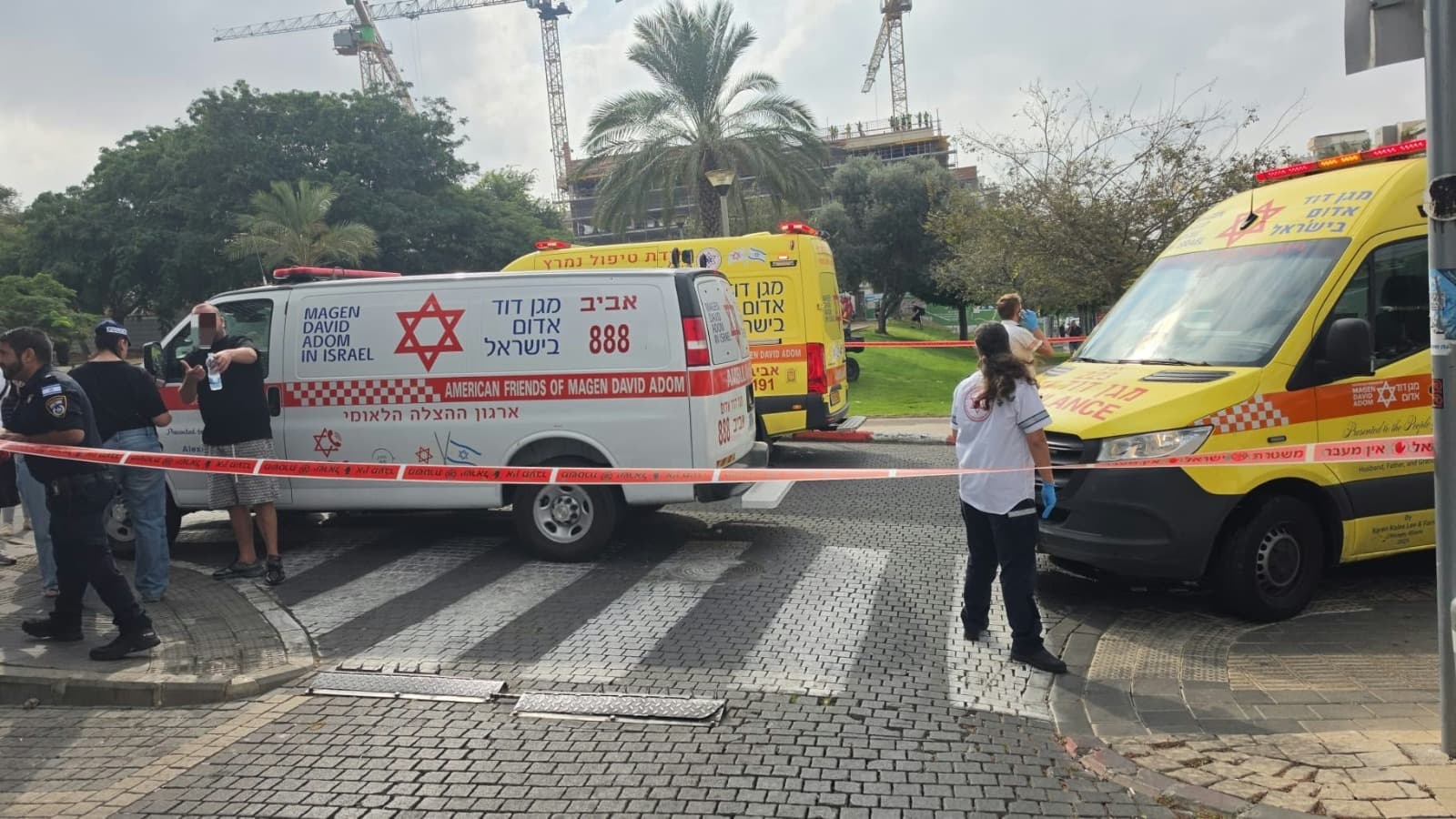 חשד לרצח כפול בתל אביב: שני בני אדם נורו למוות ברחוב משה דיין