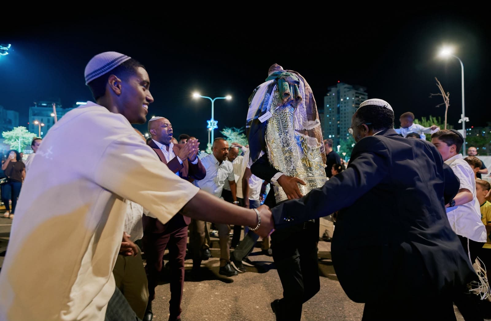 אלפים חגגו בהקפות השניות בטירת כרמל
