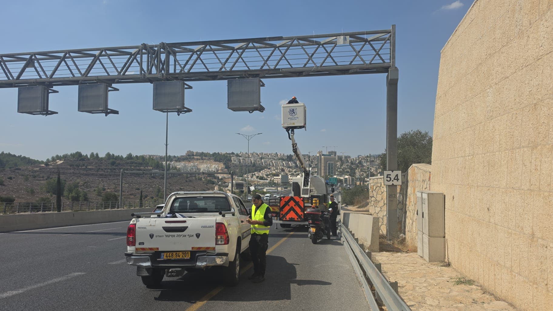 היערכות עיריית ירושלים לקראת הבחירות לכנסת ה־26: הסדרת שילוט הבחירות ואכיפת פרסום בלתי חוקי