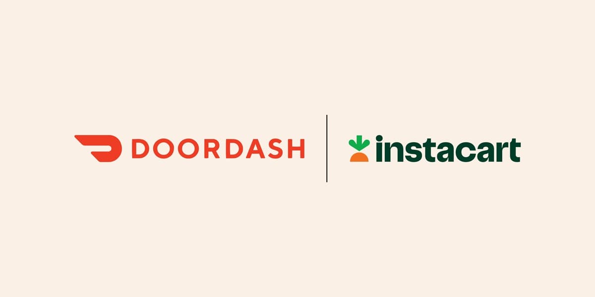 הלוגו של DoorDash לצד הלוגו של Instacart על רקע בהיר