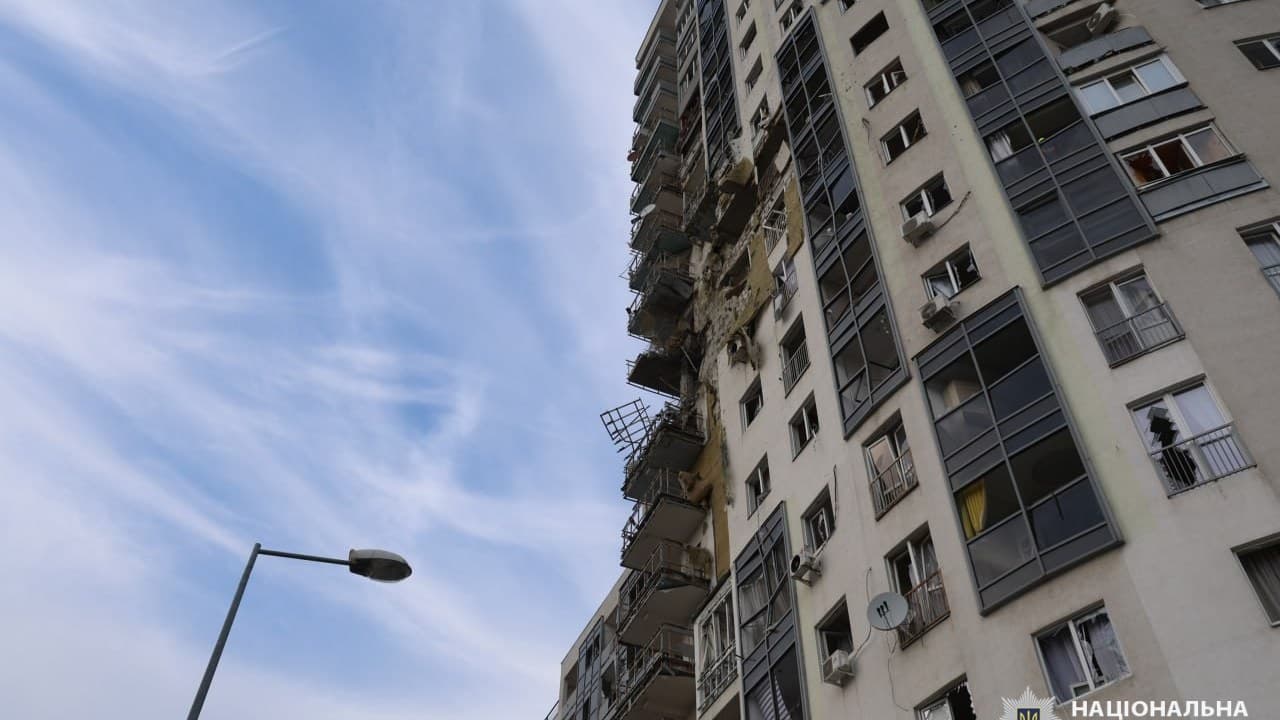 גל תקיפות רוסי בלילה: שתי הרוגות בקייב ושלושה הרוגים בחרקוב; כניסת בניין מגורים קרסה
