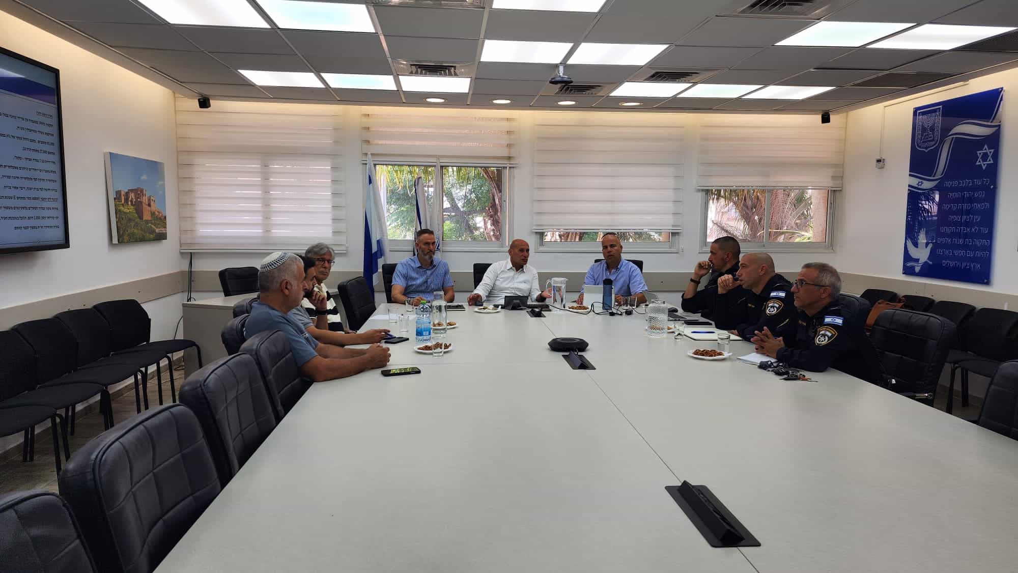 חיזוק ההגנה בקו התפר: ראש העין תקבל תקציב ייעודי לשדרוג האבטחה בעיר