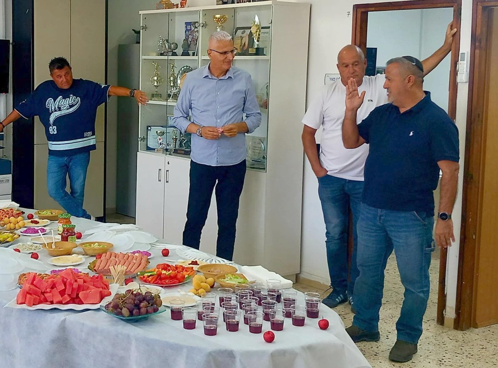פותחים שנה עם הישגים, הוקרה ותנופה מחודשת: אגף הספורט בלוד הרים כוסית לשנה החדשה