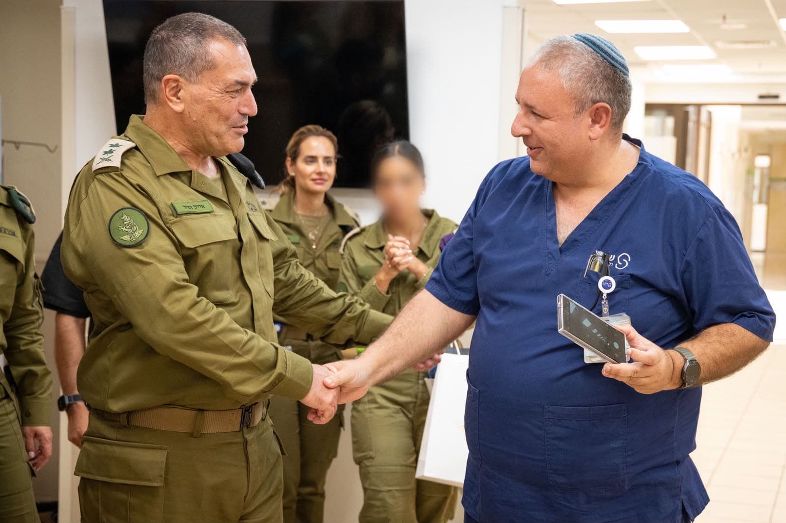הרמטכ״ל ביקר את פצועי המלחמה: ״יש לוחמים ששמו את חייהם בסכנה״