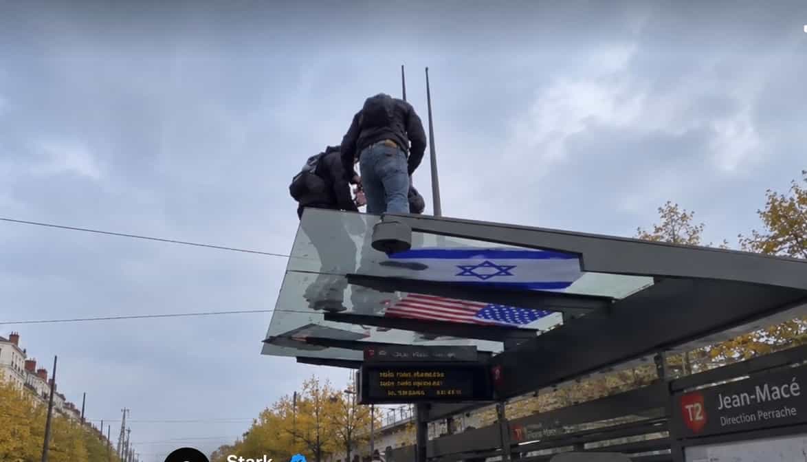 דגלי ישראל וארה"ב הועלו באש בצרפת: מאות נעצרו במהומות ענק - המשטרה איבדה שליטה בחלק מהערים | צפו