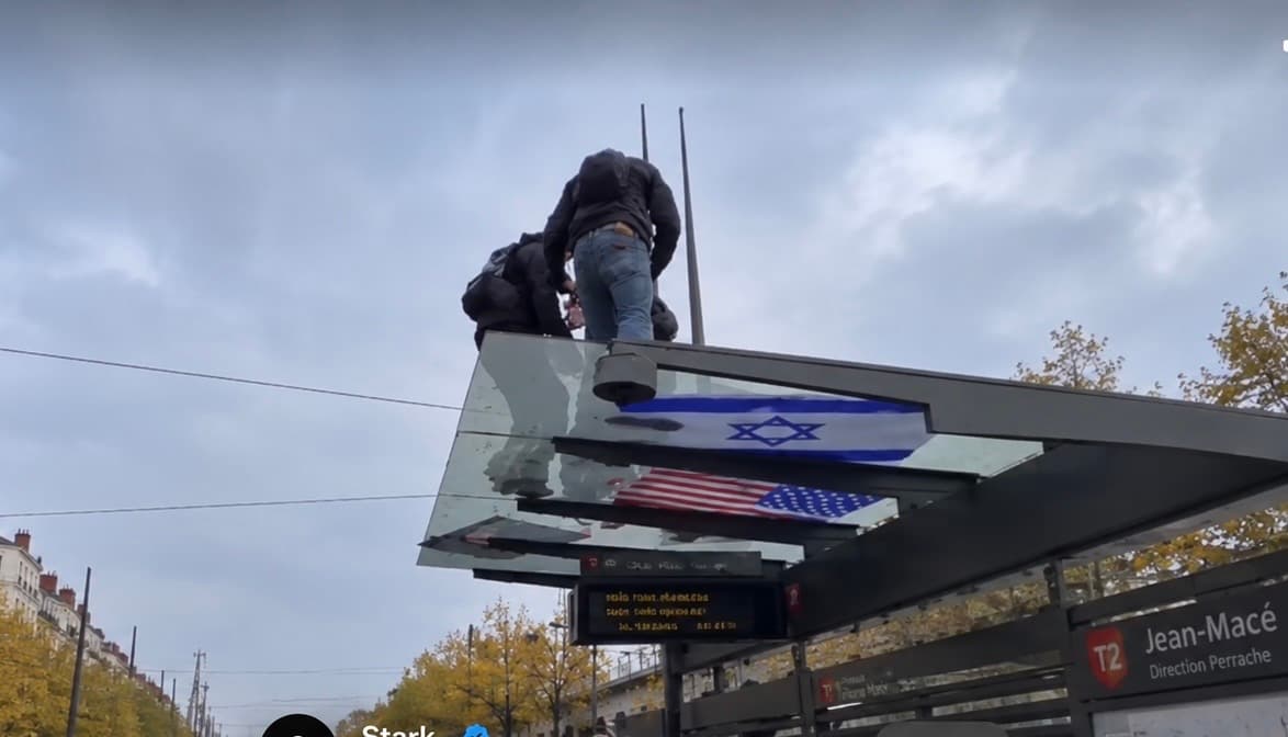 דגלי ישראל וארה"ב הועלו באש בצרפת: מאות נעצרו במהומות ענק - המשטרה איבדה שליטה בחלק מהערים | צפו