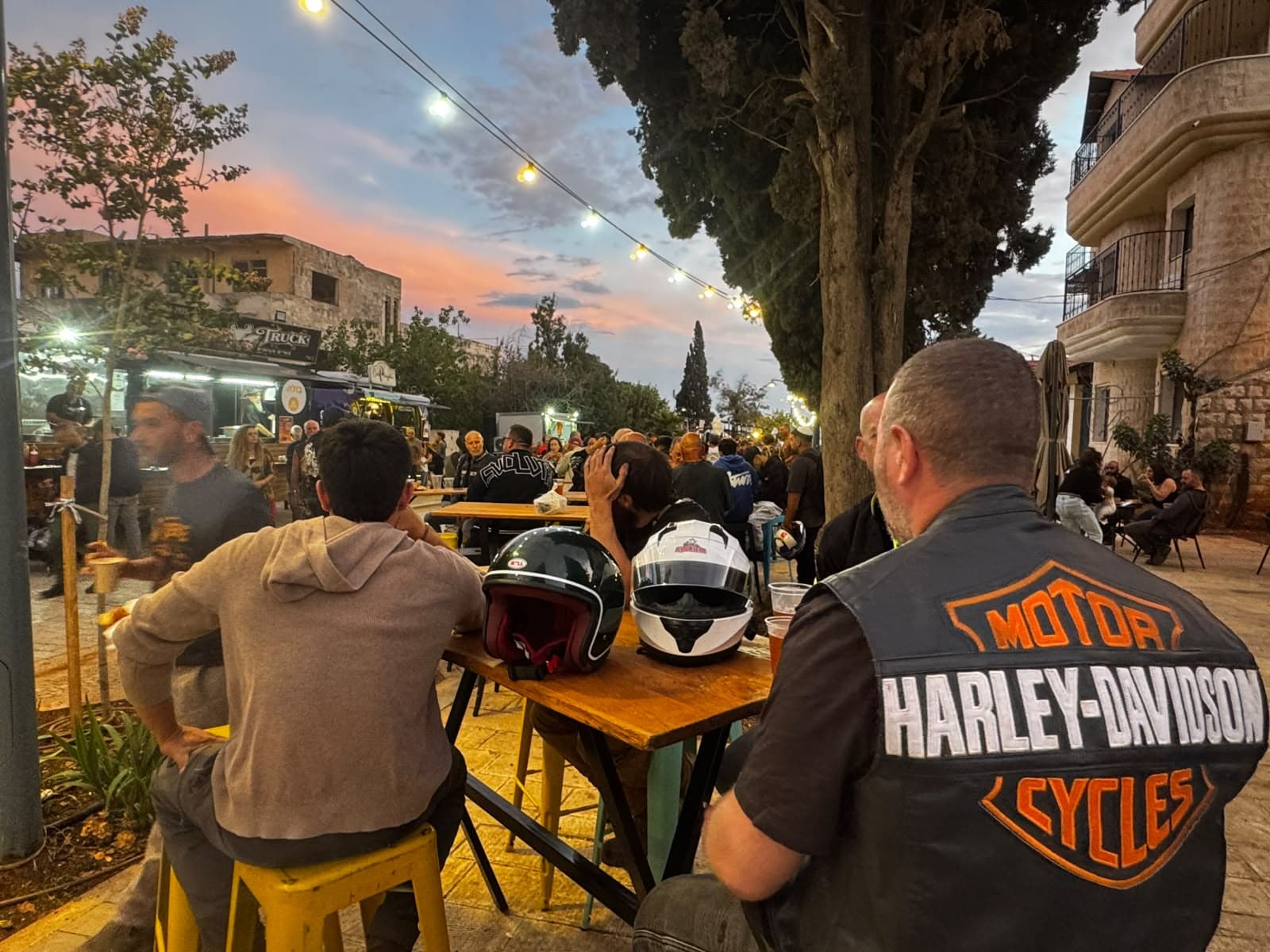 "הניצחון האמיתי": אלפים חגגו במפגן הצדעה למטולה על גבול לבנון