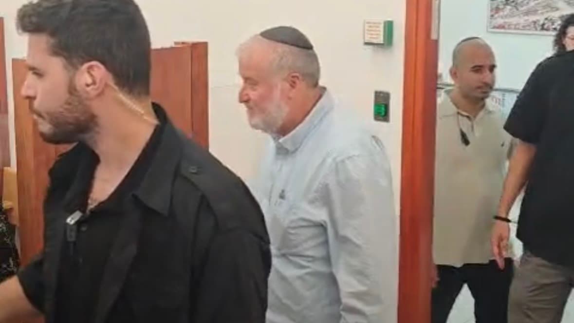 עו״ד חדד טוען להעתקת חתימת מנדלבליט על כתב האישום המתוקן – מנדלבליט: “אני לא זוכר”