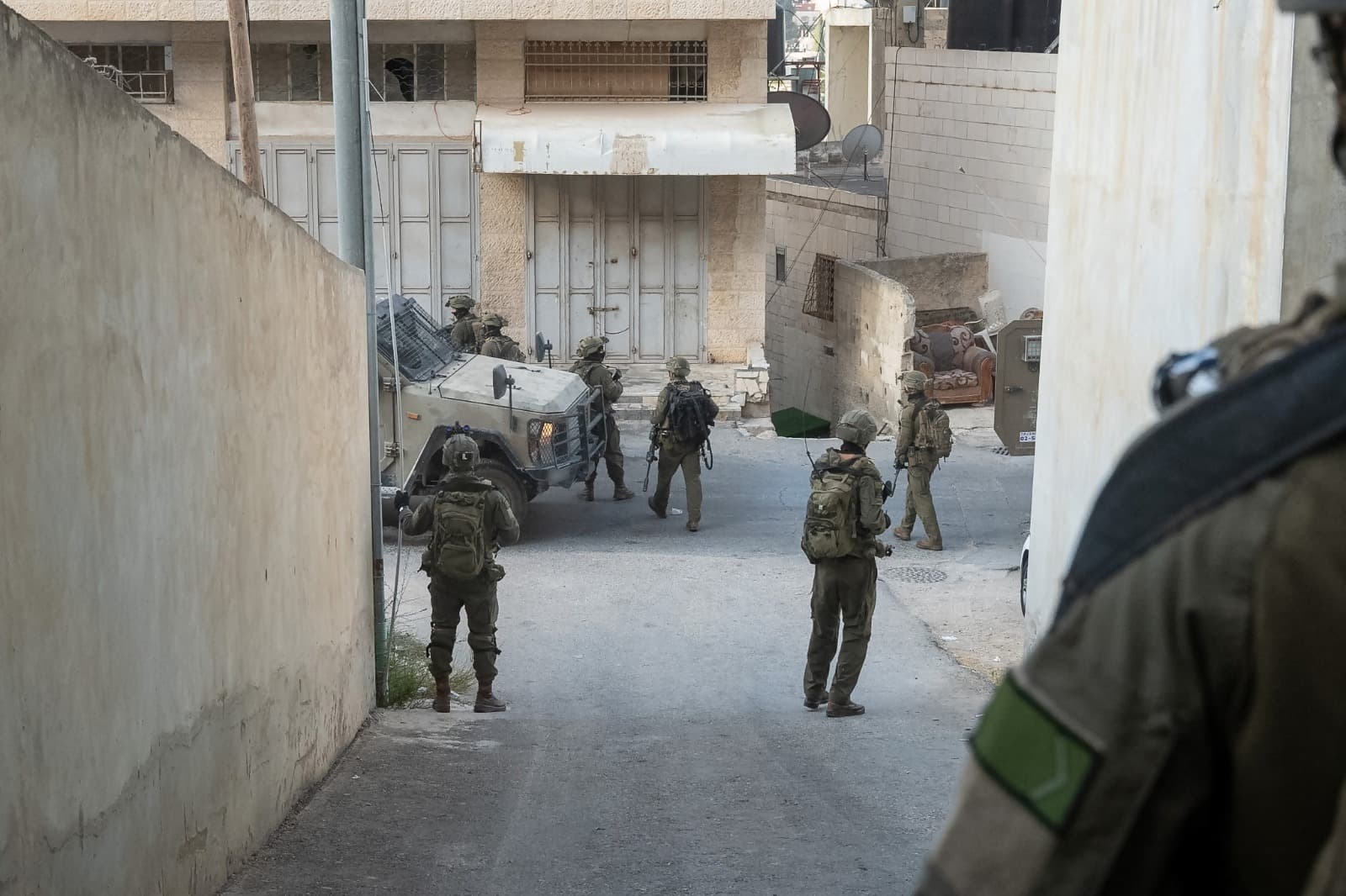 מבצעי סיכול ביהודה ושומרון: כ-50 מבוקשים נעצרו, רחפנים ואמצעי לחימה הוחרמו