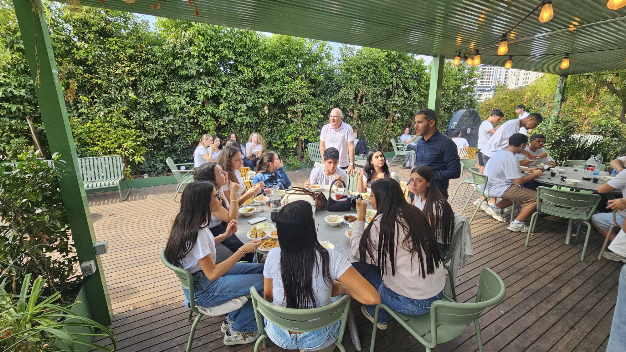 תלמידי קריית החינוך ע״ש נבון ביבנה נפגשו עם מובילי העשייה בישראל ביום יזמות ומנהיגות