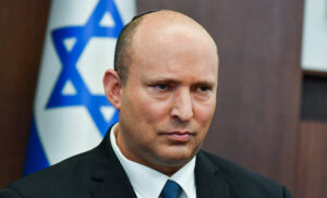 ישראל גנץ נגד בנט: "הצעותיו מסכנות את ביטחון ישראל – ועלולות להוביל להקמת ישות עוינת בלב הארץ"
