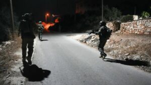 צעיר יהודי נפצע באורח קל מפגיעת רכב ערבי בצומת אפרת בגוש עציון – כוחותינו פתחו בסריקות