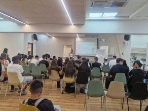 כלים מעשיים והבנת תלוש השכר: סדנת זכויות עובדים לבני הנוער בקריית מלאכי