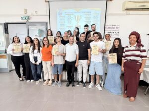 קריית עקרון מצדיעה למצטייני כיתה י״ב