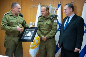 תא"ל טל פוליטיס הועלה לדרגת אלוף ויכהן כנספח צה"ל בארה"ב