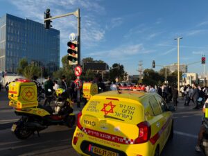 מפגין נפגע בינוני מרכב בצומת גהה