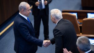 לאחר כחודשיים וחצי: נתניהו ולפיד ייפגשו היום לעדכון ביטחוני