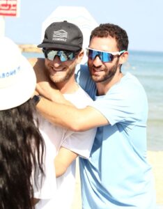 קבוצת גלישה לפצועי צה"ל ולאנשים עם מוגבלות נפתחה בראשון לציון