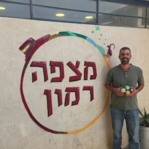 צובעים את המרחב הציבורי: מיזם אומנות רחוב חדש יצא לדרך במצפה רמון
